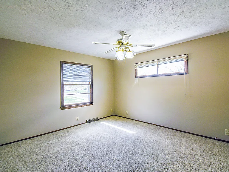 10205 T Cir — Photo 16