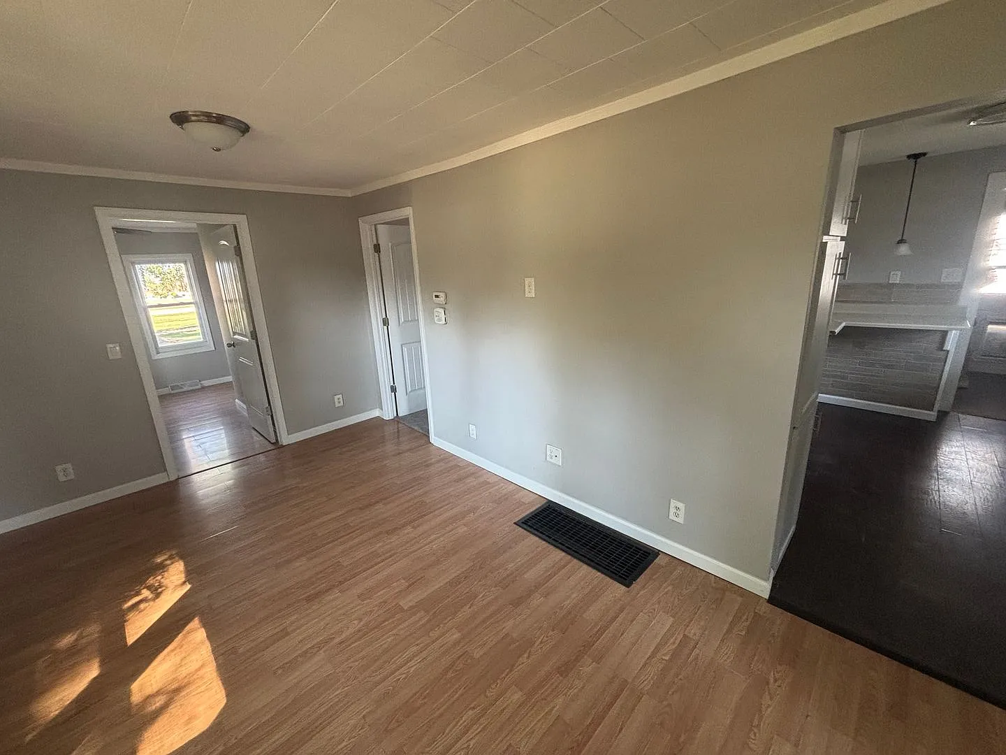 2 bedroom with detached garage and fenced in yard — Photo 4