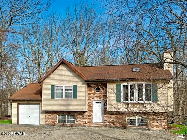 124 Rainbow Dr, Lackawaxen, PA 18435