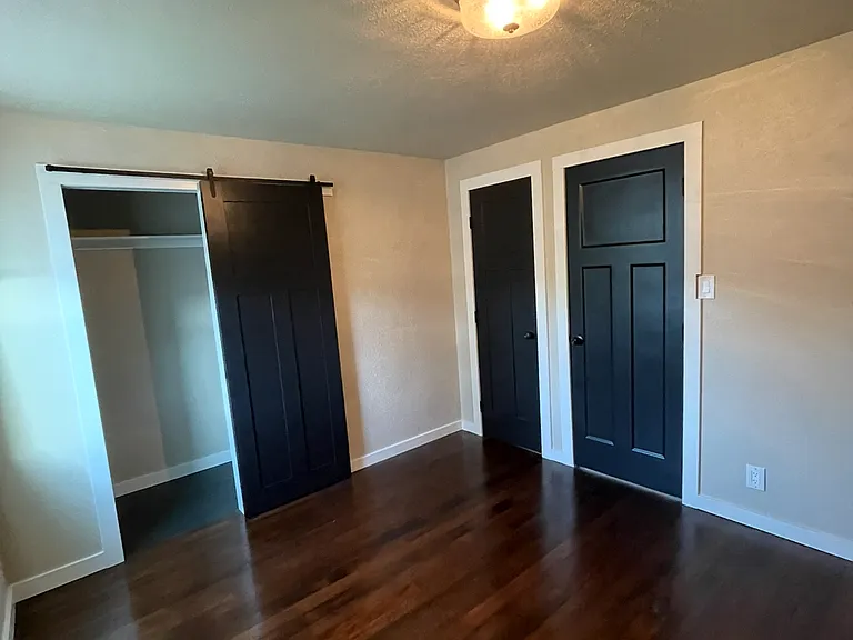 512-514 W Marcy Ave — Photo 3
