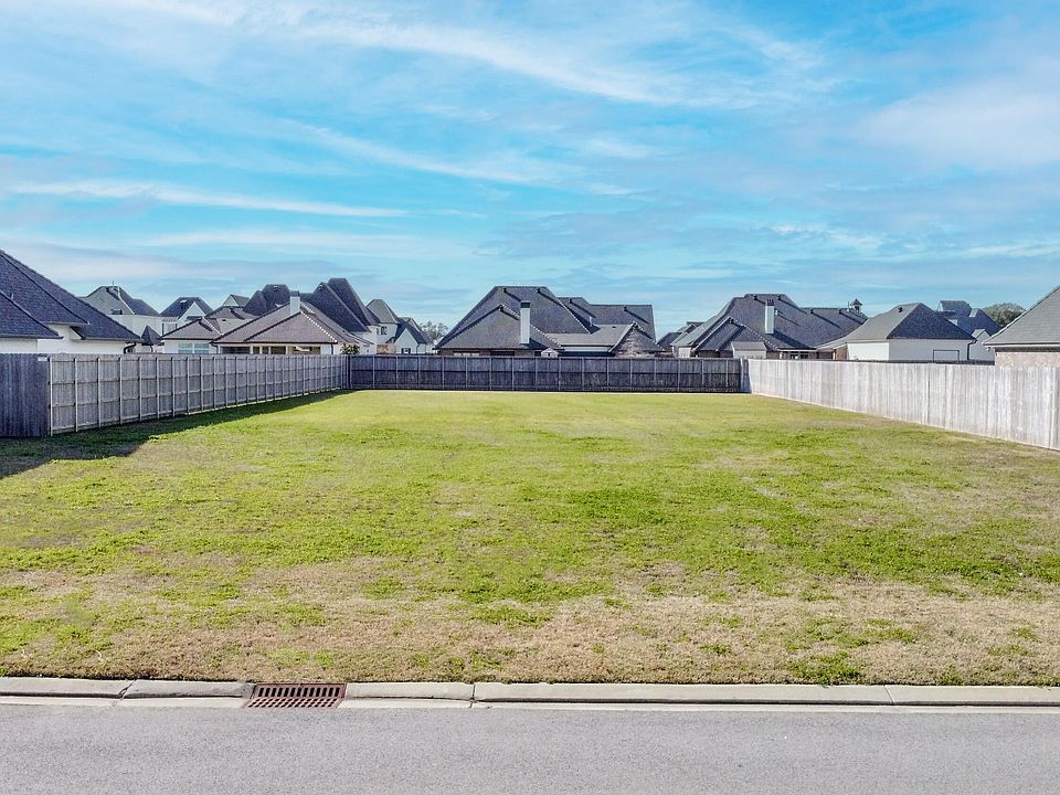 1st image of 102 Stony Trek Dr