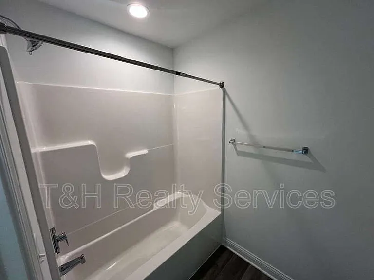 7073 Fowler Dr — Photo 18