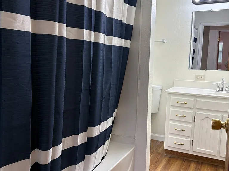 Spacious 3 Bedroom Townhome Available Now Great Location! — Photo 39