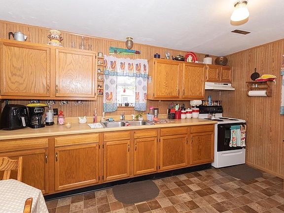 3rd image of 729 W 3rd St