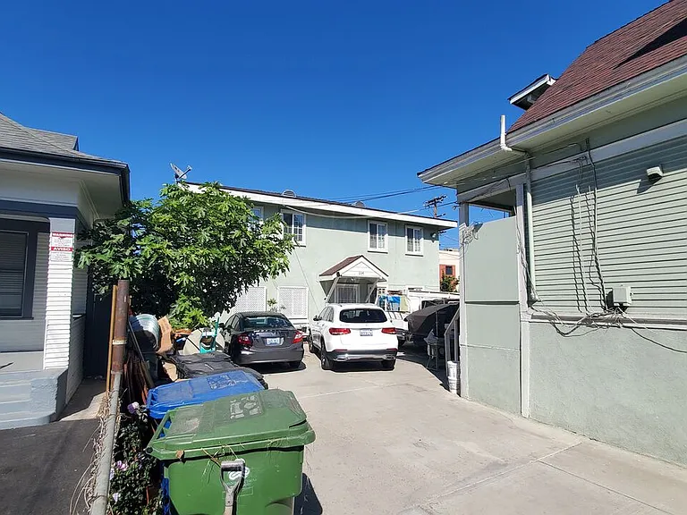 805 E 21st St — Photo 7
