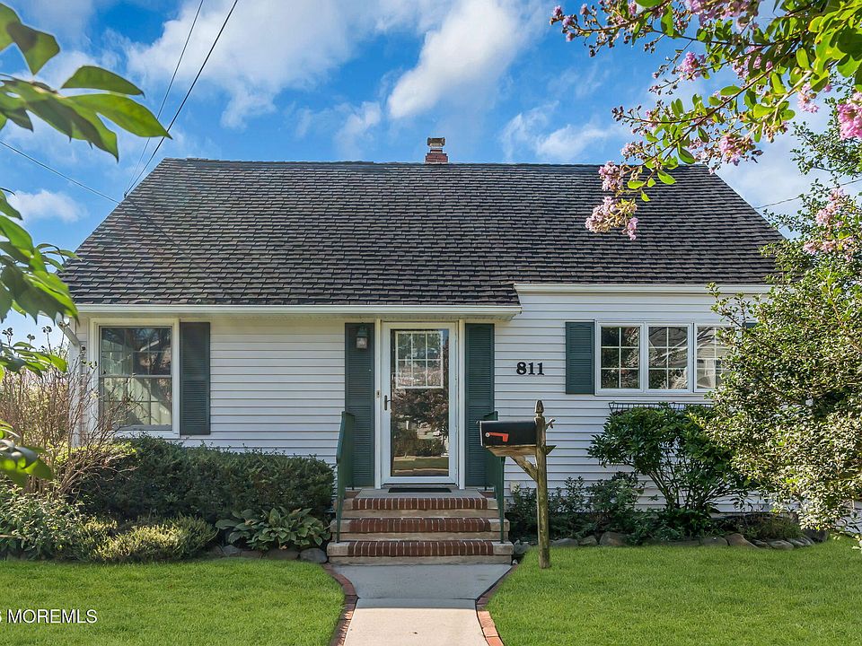 1st image of 811 Claridge Drive