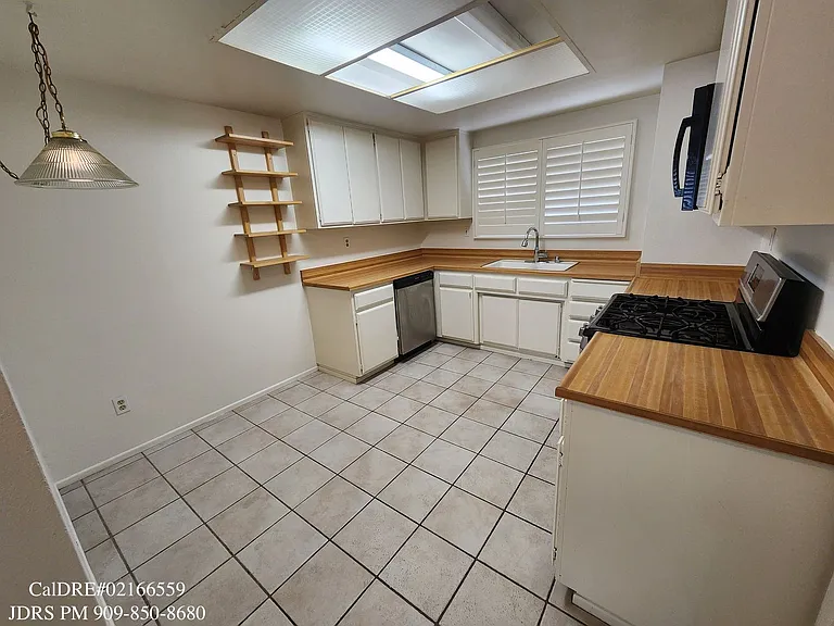 124 E Colorado Blvd #A — Photo 7