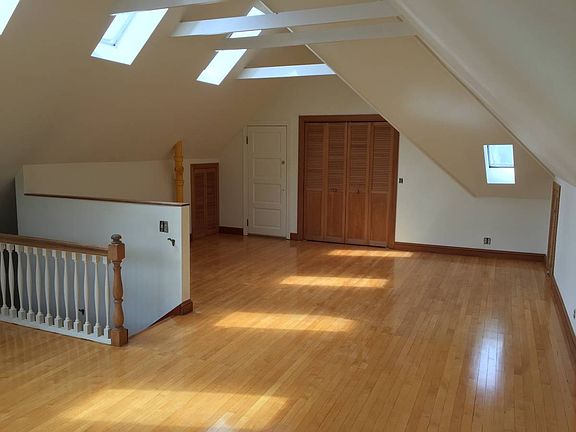 3rd image of 826 Cole St #4