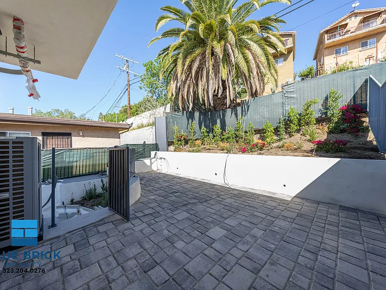 5239-5241 Huntington Dr S — Photo 54