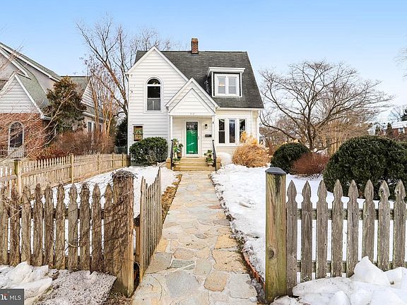 2nd image of 512 Pershing Dr