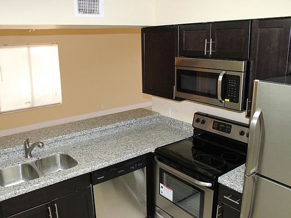 3rd image of 1160 The Pointe Dr