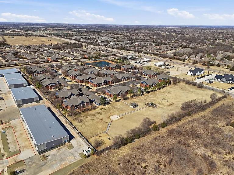 Edmond at Twenty500 Apartments — Photo 24