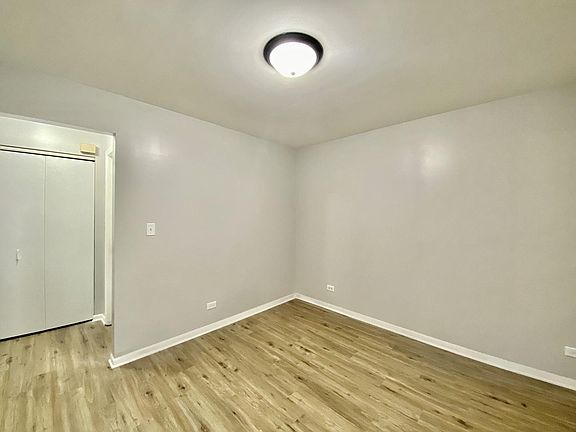 5th image of 1877 Grosse Pointe Cir