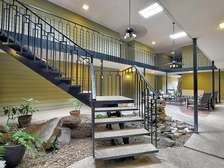 210 S McLean Blvd #11 — Photo 7