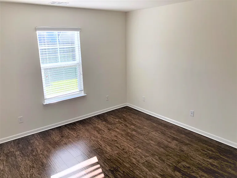 8 Milsbury Ln — Photo 5