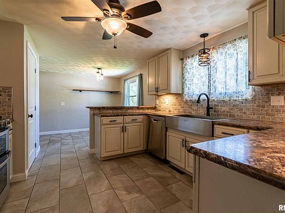 3rd image of 2803 W Briarcliff Ln