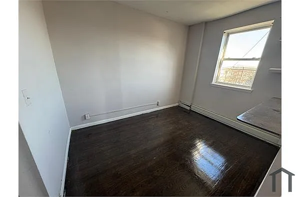 Photo 2 of 7 - 322 Park Ave #11 - Newark, NJ Building Photo - 322 Park Ave #11