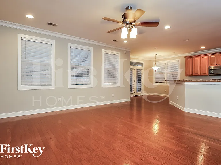 1081 Moss Grove Dr — Photo 2