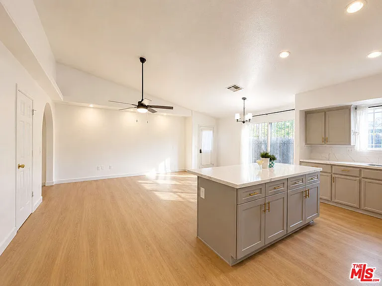 145 W M St — Photo 6