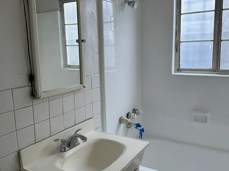 1018 S Vancouver Ave #1/4 — Photo 12