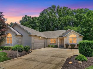 6575 Ruth Dr, Seven Hills, OH 44131