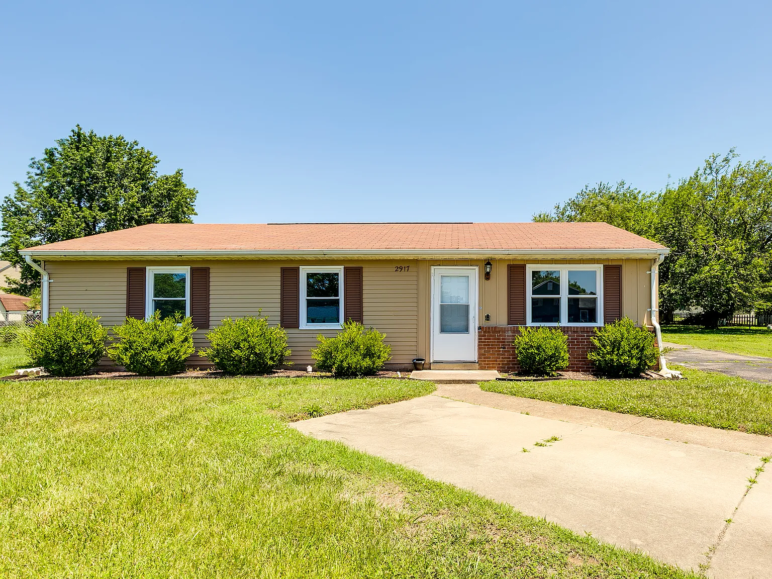5 bed, 2.5 bath, 1636 sqft, $3,009 — Photo 1
