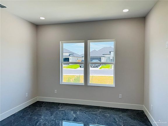 4th image of 3924 Zimmerus Ave