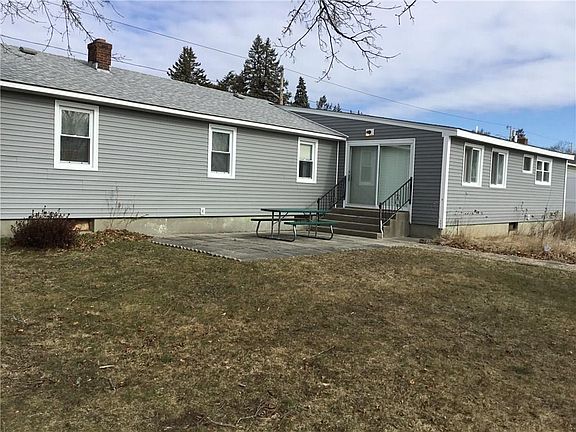 3rd image of 5 Benjamin Dr