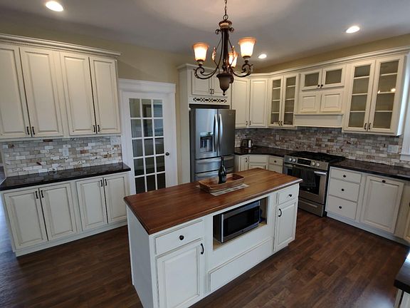 2nd image of 428 Carlson Dr