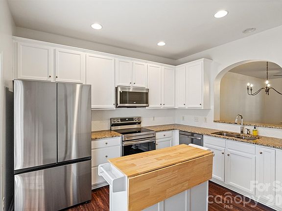 4th image of 416 River Park Rd
