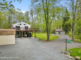111 N Arrow Dr, Pocono Lake, PA