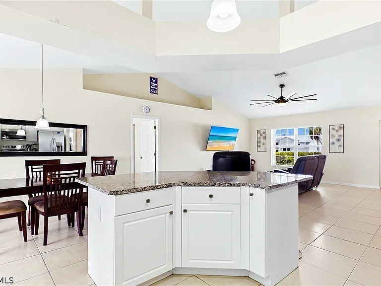 1728 NW 18th St — Photo 14