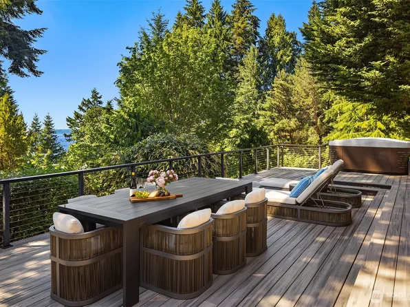 899 NW Elford Drive, Seattle, WA 98177