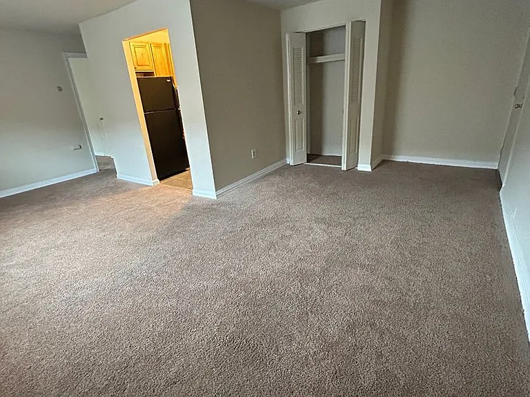 HOLLY GARDEN APARTMENTS — Photo 11
