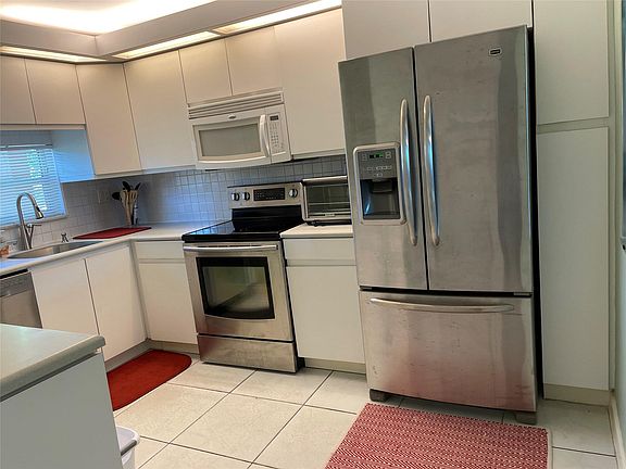 5th image of 9400 N Hollybrook Lake Drive #203