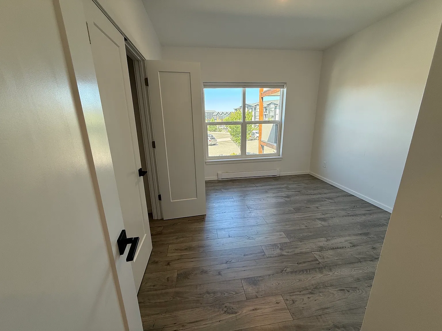 2 bed, 1000 sqft, $1,900 — Photo 4