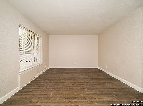 2nd image of 640 Morningview Dr