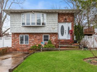 125 W 8th St, Deer Park, NY 11729