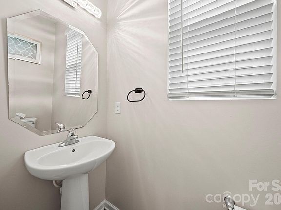 5th image of 1406 Kings Grove Dr