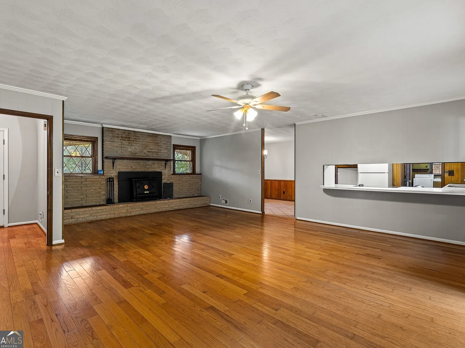 2 bed, 2.0 bath, 2189 sqft, $2,040 — Photo 2