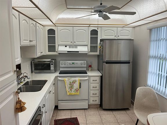 3rd image of 190 SE 5th Avenue #103