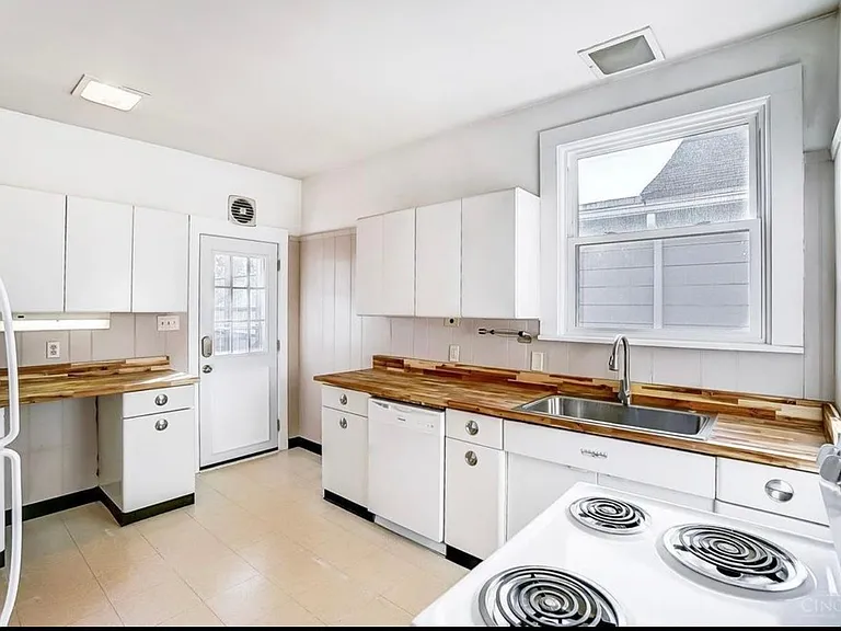3840 Edwards Rd — Photo 9