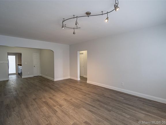 4th image of 8330 Byron Ave APT 4