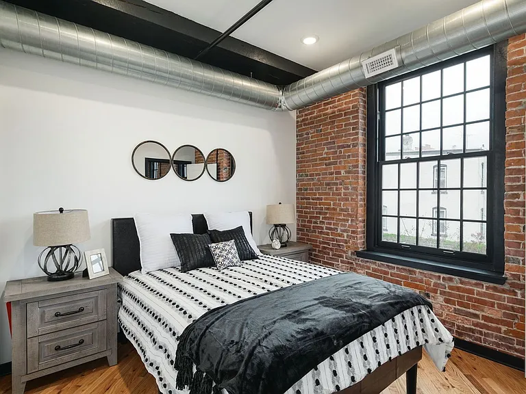 345 Walnut St — Photo 12