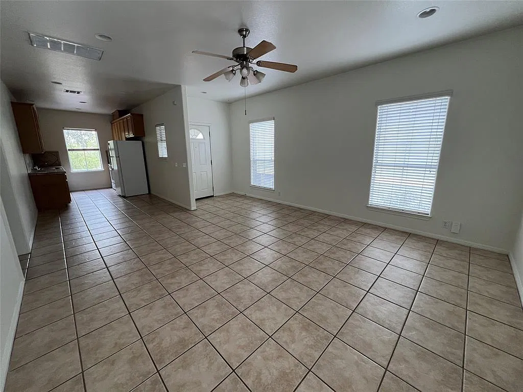 2 bed, 1.0 bath, 950 sqft, $2,400 — Photo 2