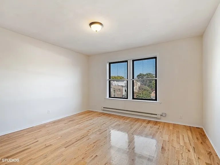 1050 West George St — Photo 8