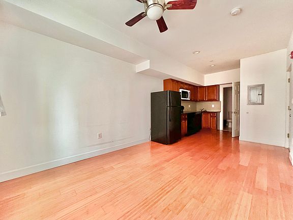 3rd image of 1030 Wood St #F2
