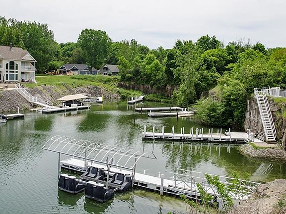 5th image of 4023 S Woodcliff Dr