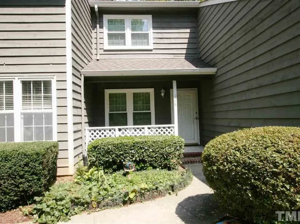 128 Lake Hollow Cir, Cary, NC 27513