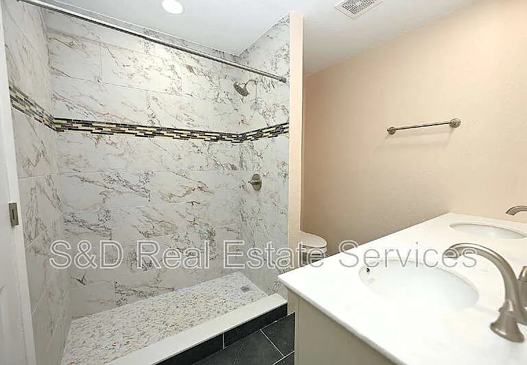 349 Market Sq E — Photo 26